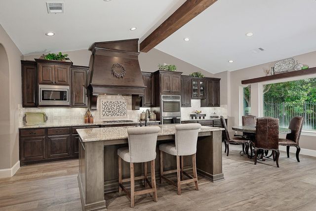 22 Lake Reverie Place, The Woodlands, TX 77375