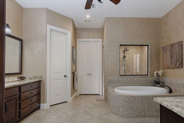 22 Lake Reverie Place, The Woodlands, TX 77375