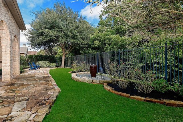 22 Lake Reverie Place, The Woodlands, TX 77375