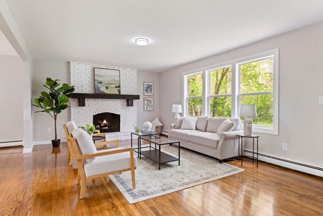 50 Oak St, Mansfield, MA 02048