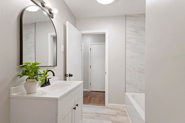 50 Oak St, Mansfield, MA 02048