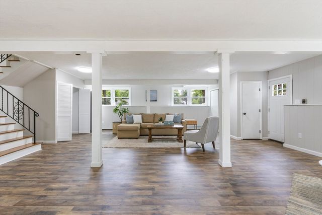 50 Oak St, Mansfield, MA 02048