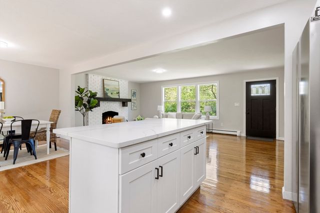 50 Oak St, Mansfield, MA 02048