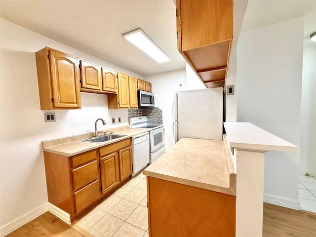 2750 Holly Hall Street 504, Houston, TX 77054