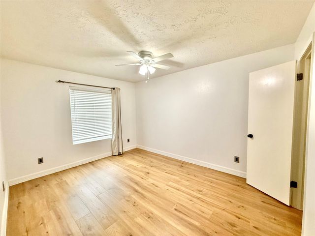 2750 Holly Hall Street 504, Houston, TX 77054