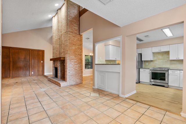 2312 John Street, Pearland, TX 77581