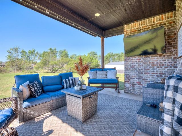 954 County Street 2983, Blanchard, OK 73010