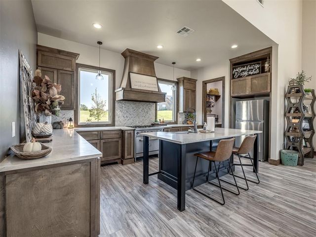 954 County Street 2983, Blanchard, OK 73010