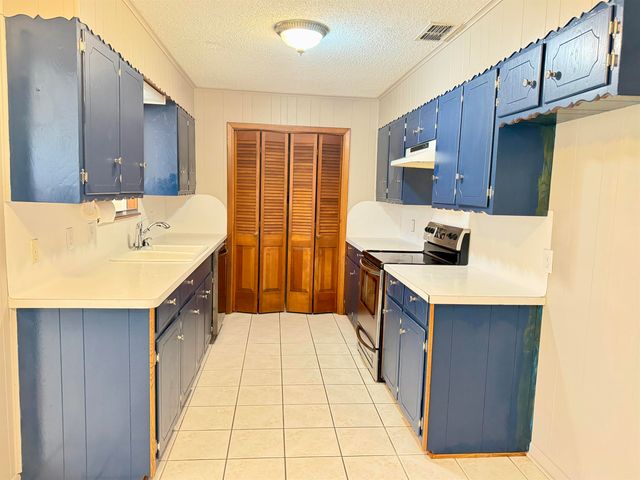 1303 Colgate Dr, Longview, TX 75601
