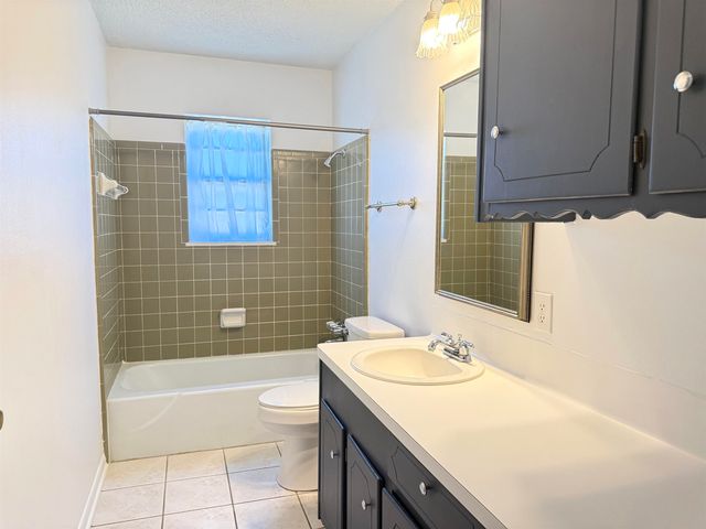 1303 Colgate Dr, Longview, TX 75601