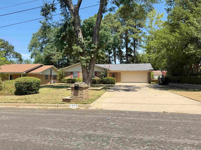 1303 Colgate Dr, Longview, TX 75601