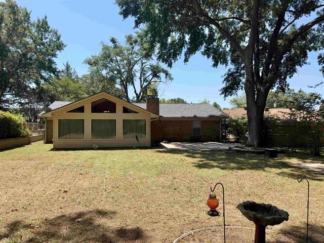 1303 Colgate Dr, Longview, TX 75601