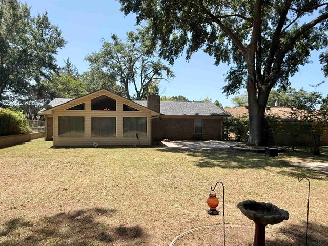 1303 Colgate Dr, Longview, TX 75601