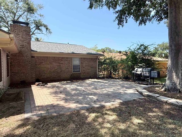 1303 Colgate Dr, Longview, TX 75601