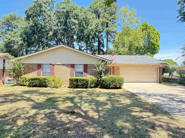 1303 Colgate Dr, Longview, TX 75601