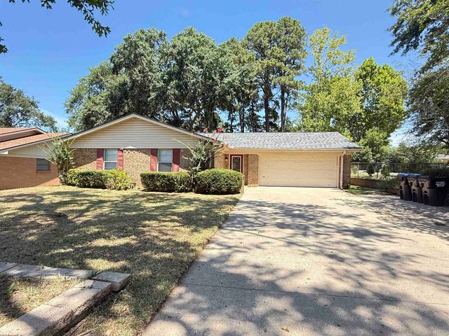 1303 Colgate Dr, Longview, TX 75601