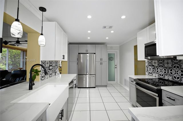 4905 NW 49th Rd, Tamarac, FL 33319