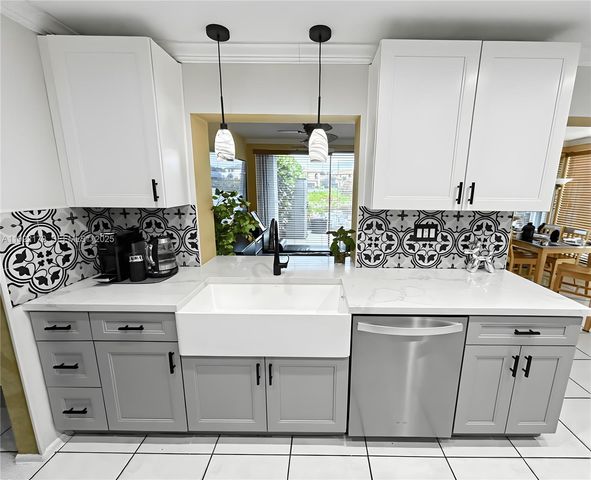 4905 NW 49th Rd, Tamarac, FL 33319