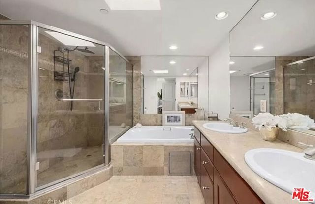 1621 Barry Avenue PH3, Los Angeles, CA 90025