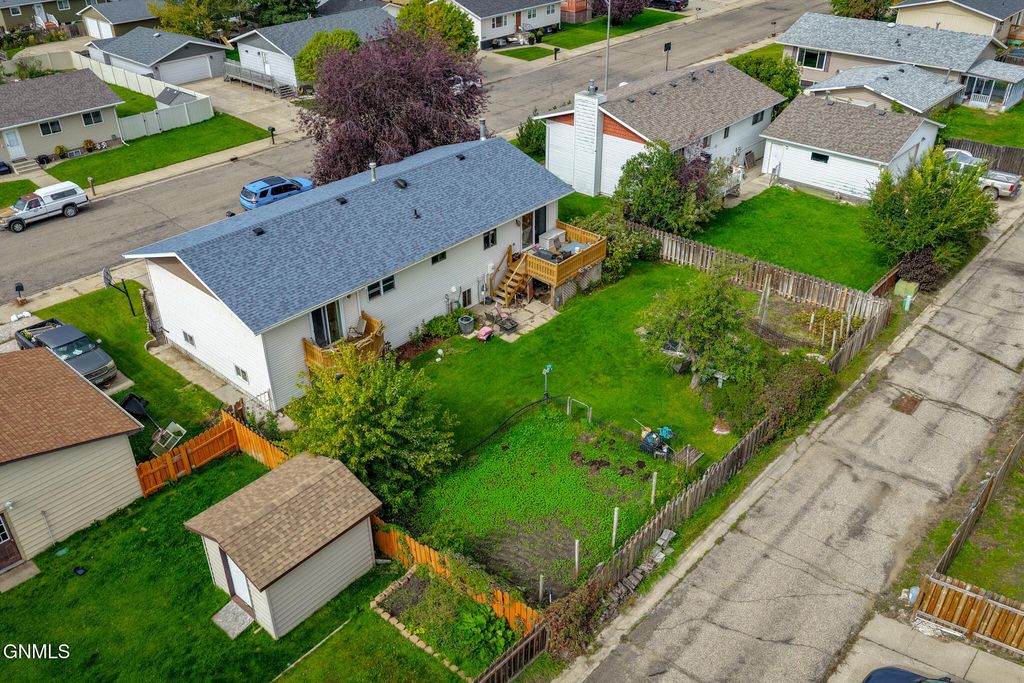 2026 8th Avenue E, Williston, ND 58801 photo 2