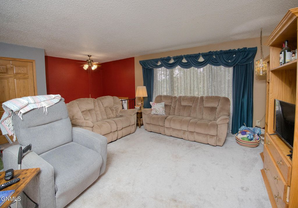 2026 8th Avenue E, Williston, ND 58801 photo 4