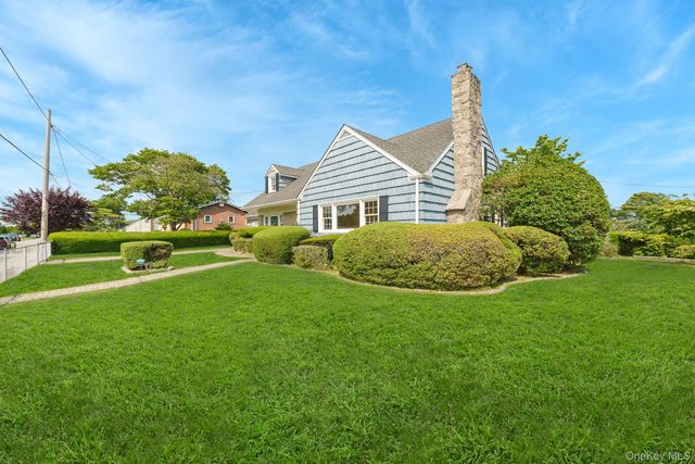 23 Spruce Street, Farmingdale, NY 11735
