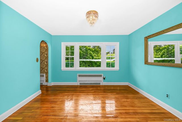 23 Spruce Street, Farmingdale, NY 11735