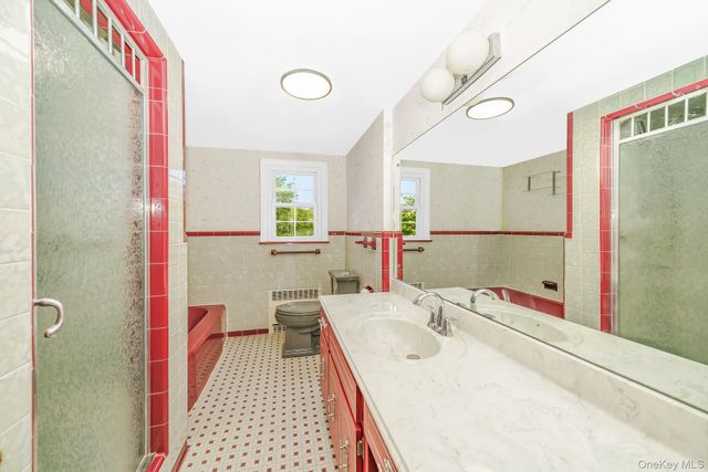 23 Spruce Street, Farmingdale, NY 11735