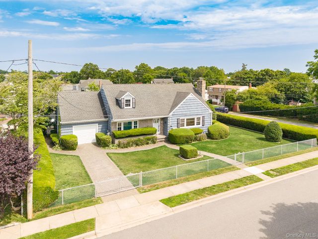 23 Spruce Street, Farmingdale, NY 11735
