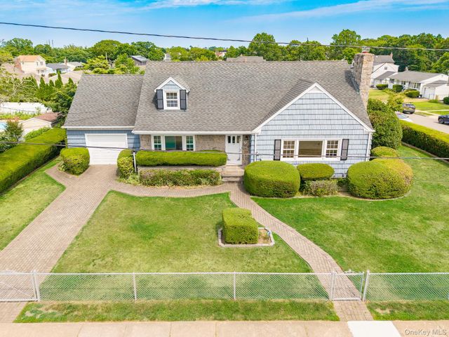 23 Spruce Street, Farmingdale, NY 11735
