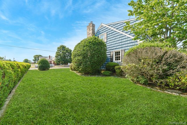 23 Spruce Street, Farmingdale, NY 11735