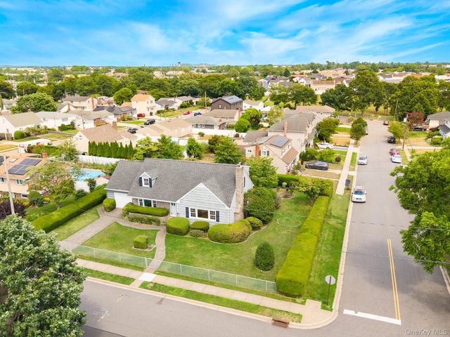 23 Spruce Street, Farmingdale, NY 11735