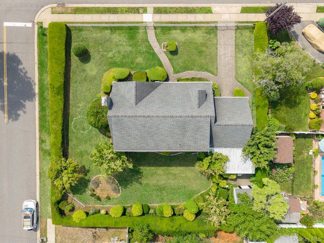 23 Spruce Street, Farmingdale, NY 11735