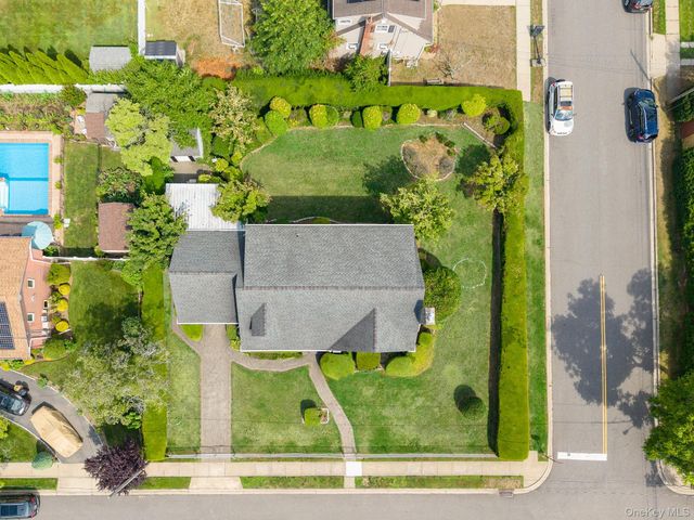 23 Spruce Street, Farmingdale, NY 11735