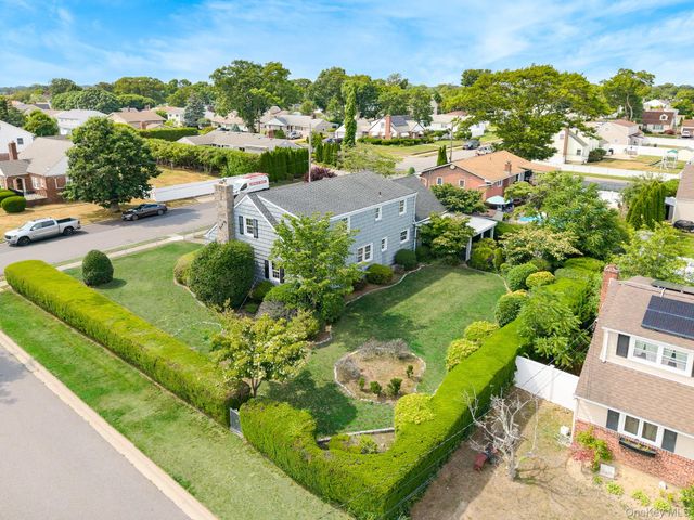 23 Spruce Street, Farmingdale, NY 11735