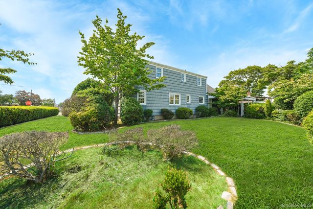 23 Spruce Street, Farmingdale, NY 11735