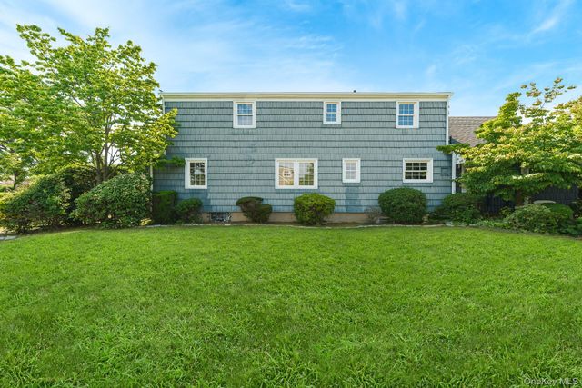 23 Spruce Street, Farmingdale, NY 11735