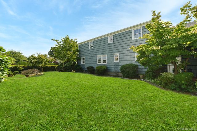 23 Spruce Street, Farmingdale, NY 11735