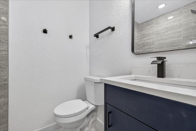 7806 N JAMAICA STREET, Tampa, FL 33614