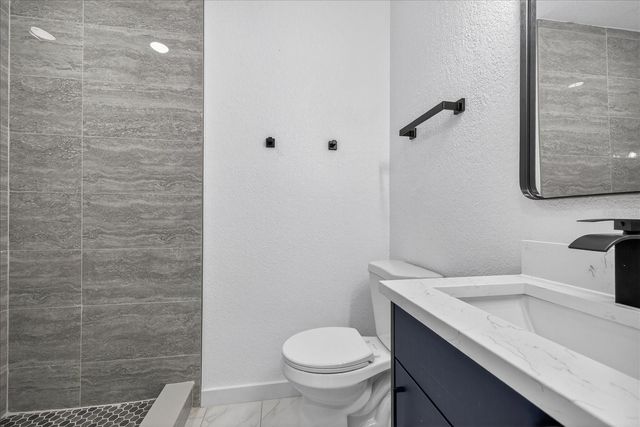 7806 N JAMAICA STREET, Tampa, FL 33614