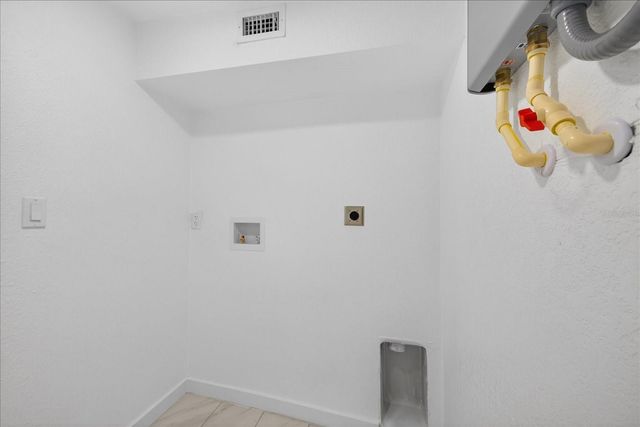 7806 N JAMAICA STREET, Tampa, FL 33614