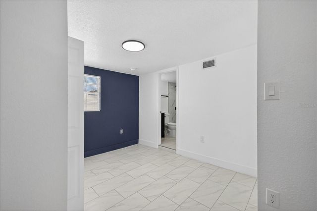 7806 N JAMAICA STREET, Tampa, FL 33614