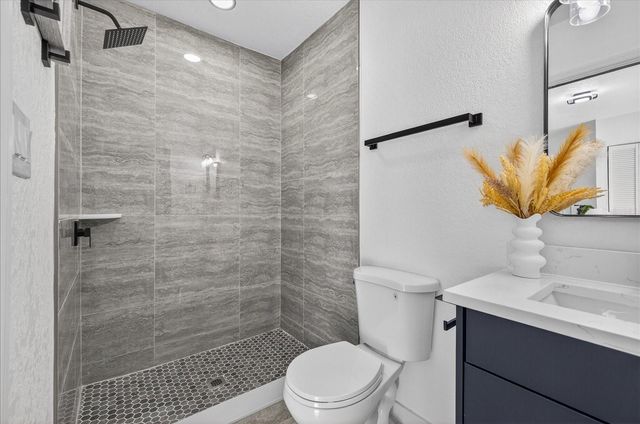 7806 N JAMAICA STREET, Tampa, FL 33614