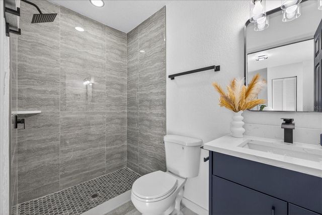 7806 N JAMAICA STREET, Tampa, FL 33614