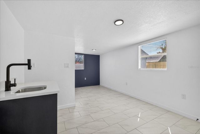 7806 N JAMAICA STREET, Tampa, FL 33614