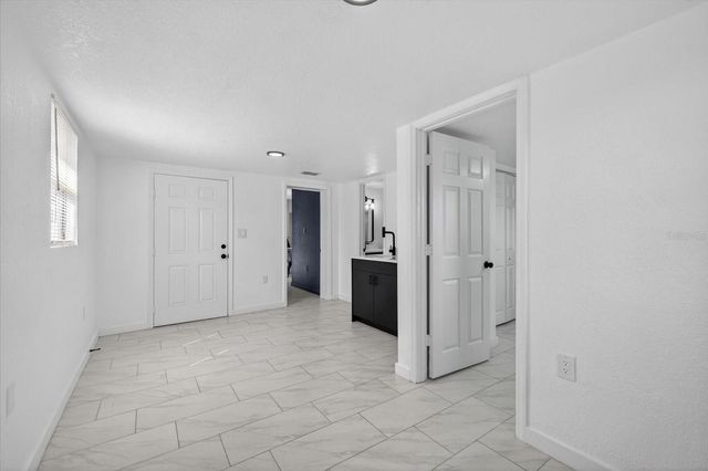 7806 N JAMAICA STREET, Tampa, FL 33614