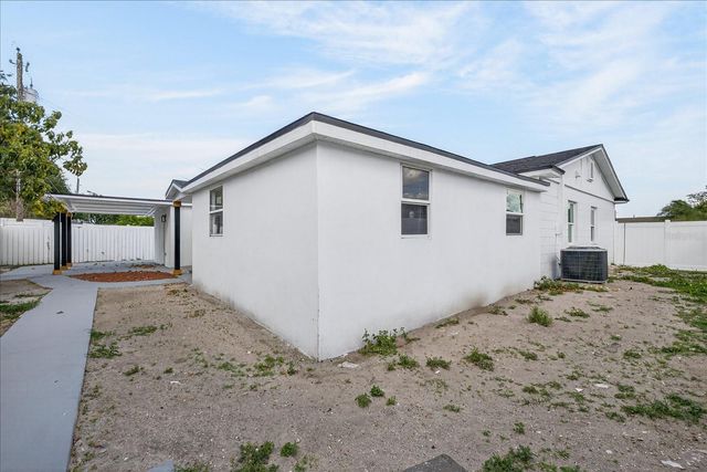 7806 N JAMAICA STREET, Tampa, FL 33614