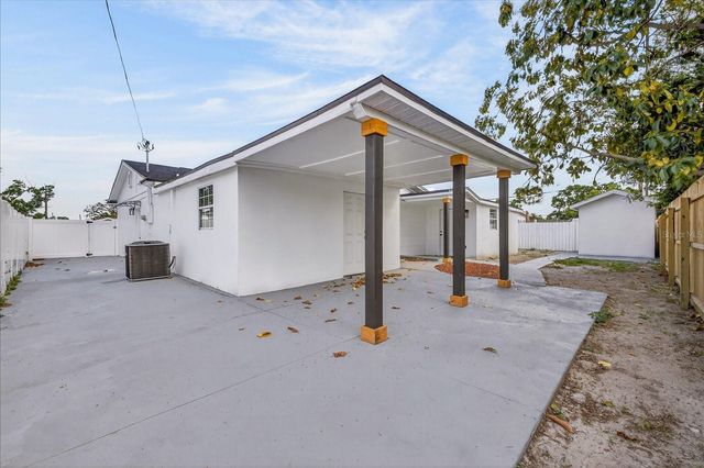 7806 N JAMAICA STREET, Tampa, FL 33614