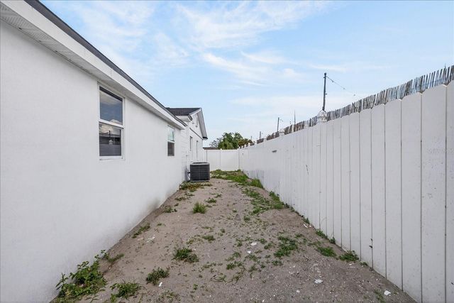 7806 N JAMAICA STREET, Tampa, FL 33614