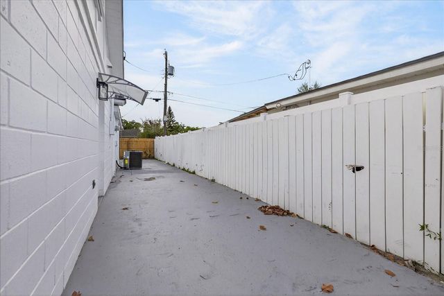 7806 N JAMAICA STREET, Tampa, FL 33614